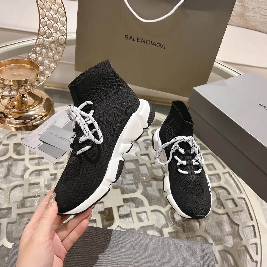 👟👟Ex-factory price 400👟👟 Balenciaga classic sock boots, originally produced by the factory, purchasing agent level. The latest original outsole mold, (TPU ten-vacuum outsole, the highest version on the market, please do not compare prices with TPR outsole, don’t bother if you don’t know the product) The black, white and red three-color vacuum sole shows high-end luxury. •Upper: elastic fly weave, double-layer composite gold wire high-elastic knitted mesh cotton •Inner lining: imported double-sided velvet, which is comfortable and resilient to shape •Insole: original imported terry cloth, breathable and not fading •Sole: TPU ten-vacuum outsole (to eliminate pores) •Packaging: full set of packaging (certificate, cloth bag, handbag) •Size: 35-47 standard code (34, 45, 46.47 can be customized and non-returnable)